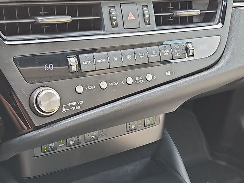 Used 2025 Lexus ES 300h w/ Premium Package FWD image 24