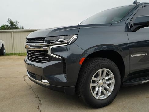 Used 2021 Chevrolet Suburban LT RWD image 17