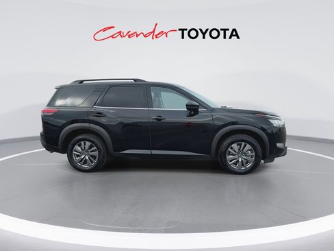 Used 2025 Nissan Pathfinder SV FWD image 9