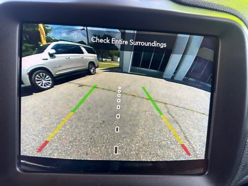 Used 2023 Jeep Renegade Latitude AWD/4WD image 17
