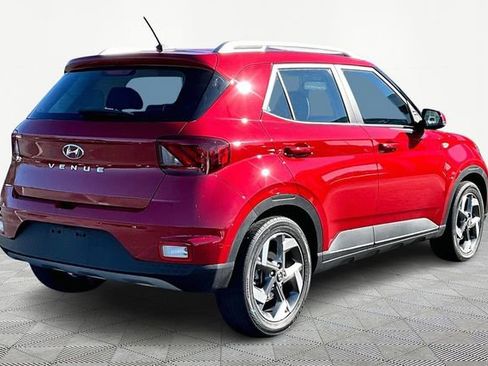 Used 2023 Hyundai Venue Limited image 5