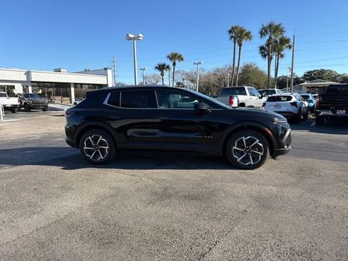 New 2026 Chevrolet Equinox EV LT image 16