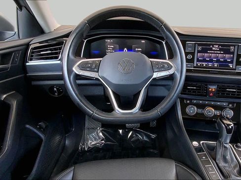 Used 2024 Volkswagen Jetta SE FWD image 6