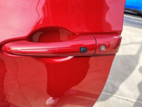 Certified 2025 Chrysler Pacifica Select image 16