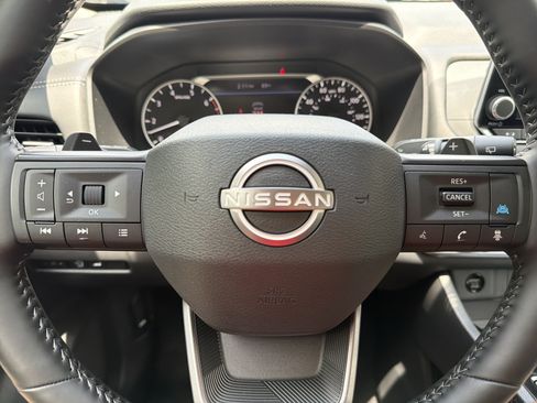 Used 2025 Nissan Rogue SV w/ SV Premium Package FWD image 13