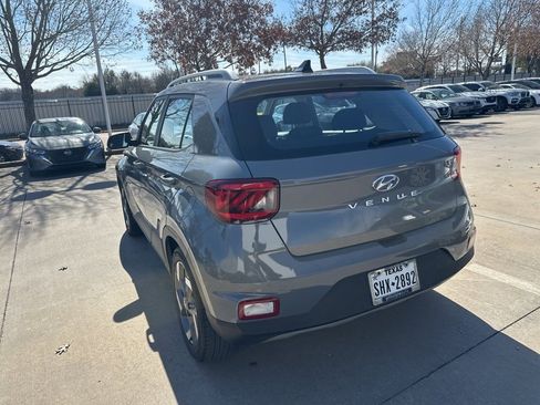 Used 2022 Hyundai Venue SEL image 7