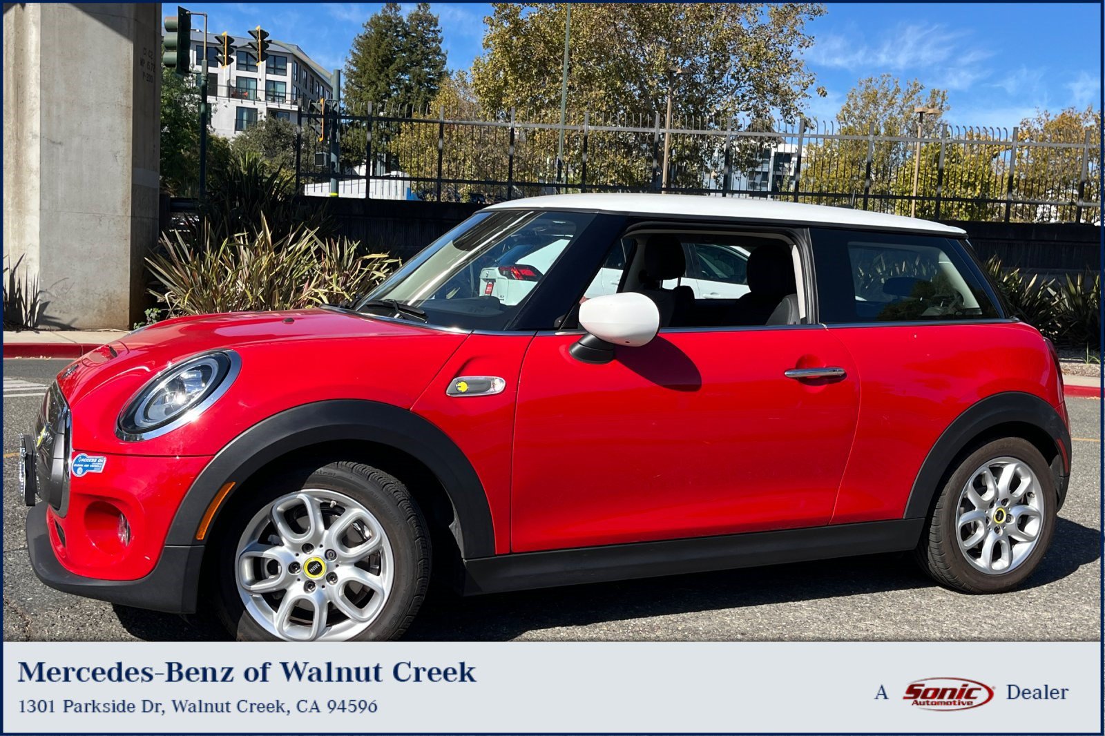 Used 2021 MINI Cooper SE w/ 6.5" Touchscreen Package FWD image 1