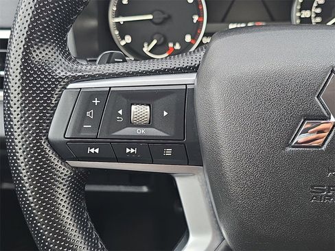 Used 2024 Mitsubishi Outlander SE image 18