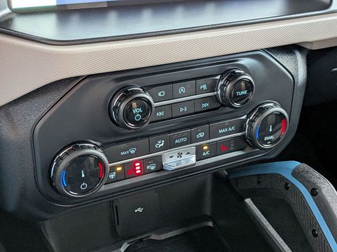 Used 2022 Ford Bronco Wildtrak image 24