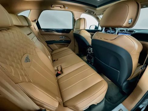 Used 2021 Bentley Bentayga AWD/4WD image 28