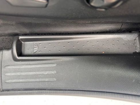 Used 2020 Chrysler Pacifica Touring-L image 18