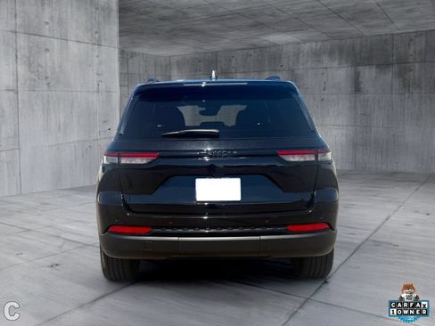 Used 2023 Jeep Grand Cherokee Altitude RWD image 5