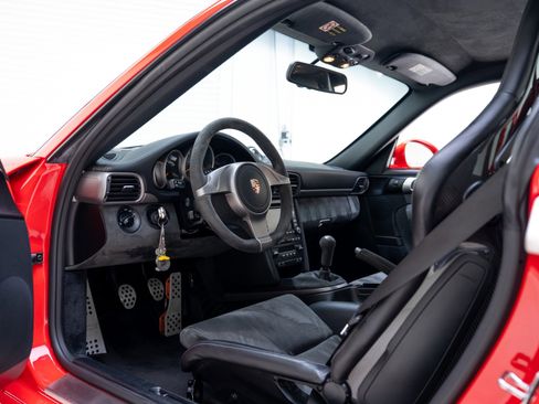 Used 2010 Porsche 911 GT3 image 2