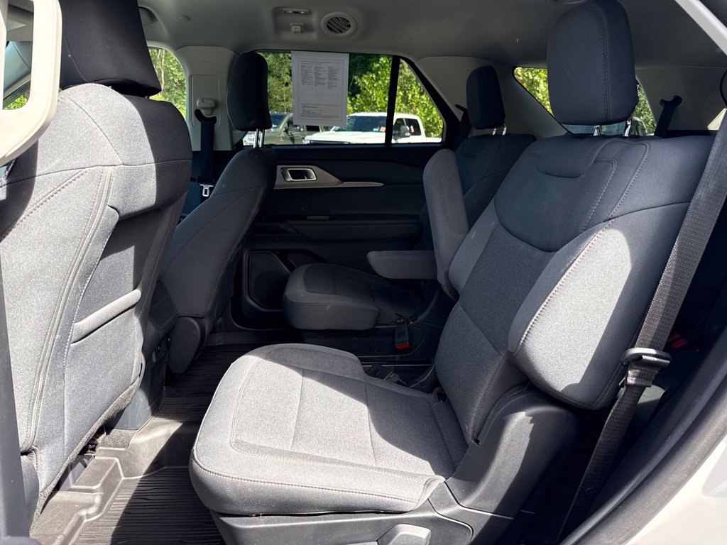 Used 2025 Ford Explorer Active AWD/4WD image 30