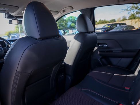 Used 2025 Nissan Kicks SR image 22