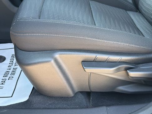 Used 2026 Chevrolet Equinox LT FWD image 11