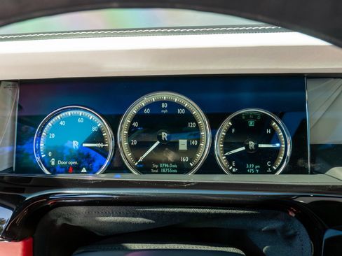 Used 2021 Rolls-Royce Phantom Sedan RWD image 79