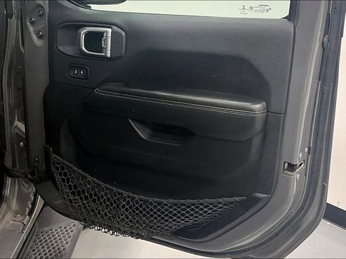 Used 2020 Jeep Wrangler Unlimited Sahara image 17