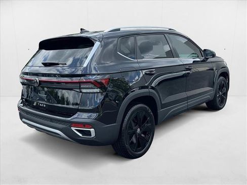 New 2025 Volkswagen Taos SE image 5