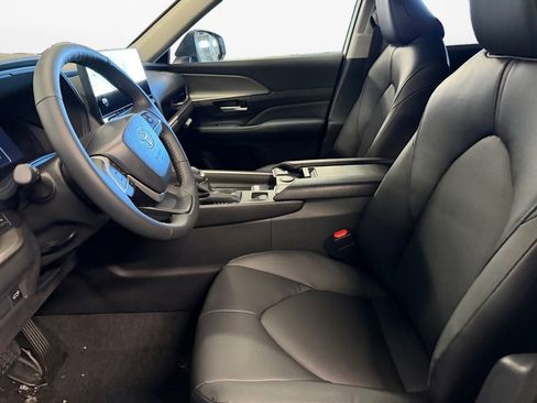 New 2026 Toyota Grand Highlander XLE image 9