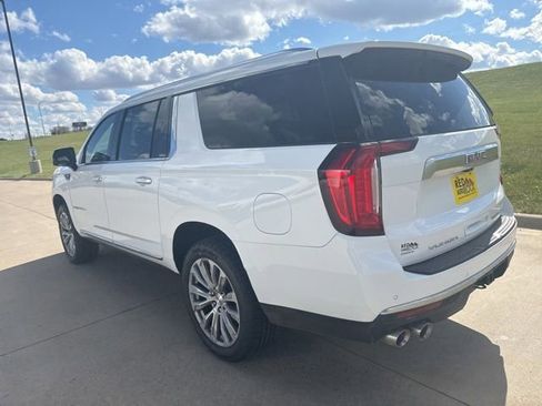Used 2022 GMC Yukon XL Denali w/ Denali Premium Package AWD/4WD image 5