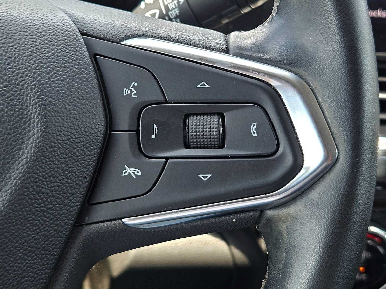 Used 2024 Chevrolet Trax ACTIV w/ Sunroof Package FWD image 22