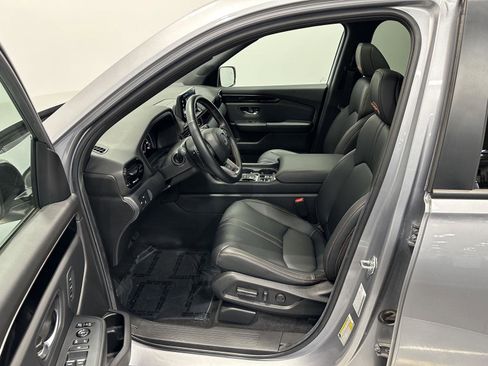 Certified 2025 Honda Pilot TrailSport image 14