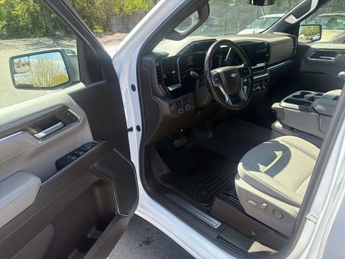 Used 2024 Chevrolet Silverado 1500 LT AWD/4WD image 32
