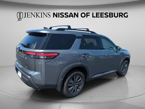 Certified 2024 Nissan Pathfinder SV w/ SV Premium Package FWD image 6