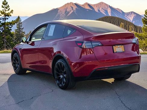 Used 2022 Tesla Model Y Long Range AWD/4WD image 5