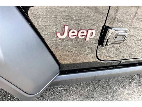 Used 2025 Jeep Wrangler Unlimited Rubicon AWD/4WD image 39
