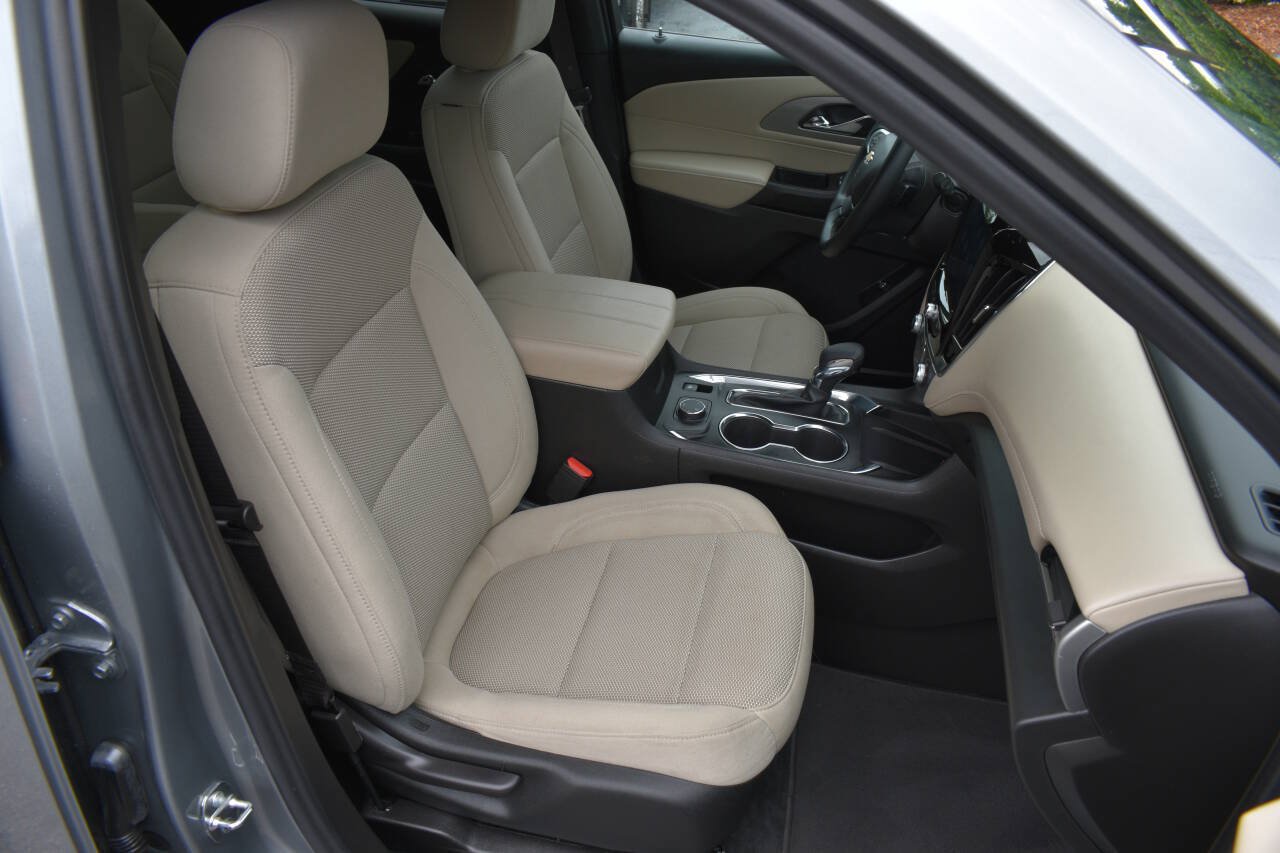 Used 2023 Chevrolet Traverse LT w/ LPO, Cargo Package AWD/4WD image 23