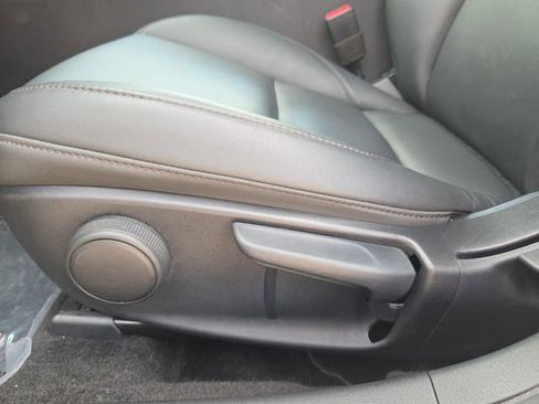 Used 2023 MAZDA MAZDA3 s FWD image 11