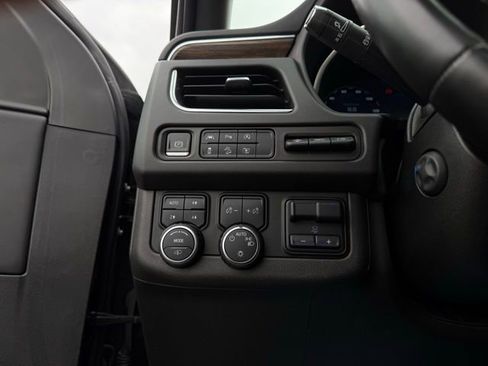 Used 2023 Chevrolet Suburban High Country AWD/4WD image 16