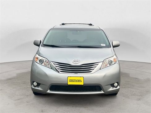 Used 2017 Toyota Sienna XLE w/ XLE Navigation Package image 8