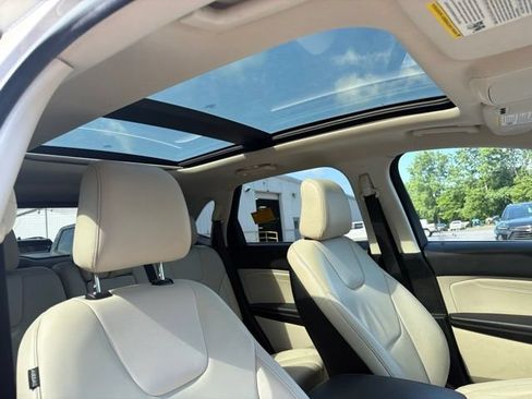 Used 2020 Ford Edge Titanium AWD/4WD image 18