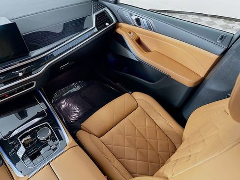 Used 2023 BMW X7 xDrive40i w/ M Sport Package image 25