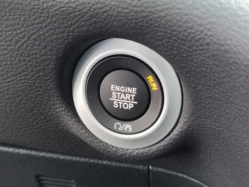 New 2025 Chrysler Pacifica Select FWD image 27