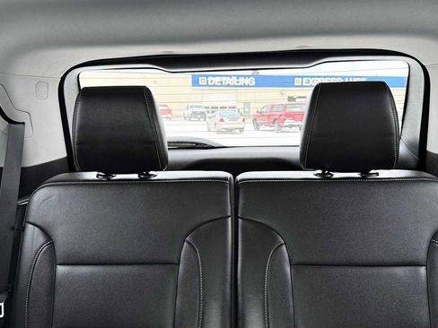 Used 2020 GMC Acadia SLT w/ Driver Alert Package II image 10