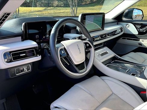Certified 2025 Lincoln Aviator Reserve w/ Equipment Group 201A image 14