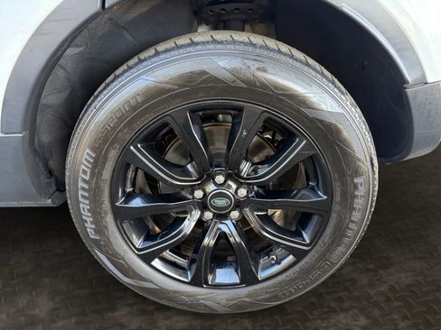 Used 2019 Land Rover Range Rover Evoque SE Premium AWD/4WD image 36