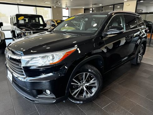 Used 2016 Toyota Highlander XLE AWD/4WD image 1
