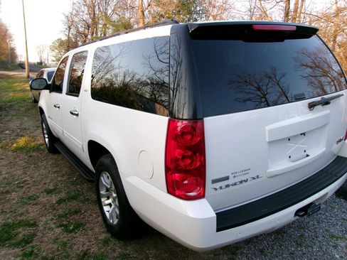 Used 2010 GMC Yukon XL SLT image 11