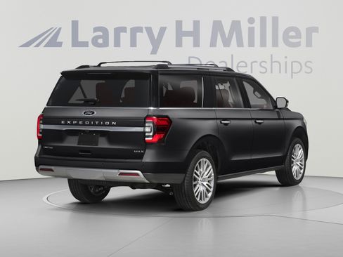 Used 2022 Ford Expedition Max Limited RWD image 2