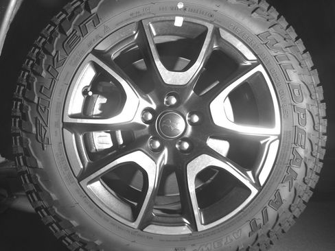 Used 2025 Jeep Compass Trailhawk image 12