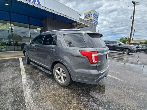 Used 2018 Ford Explorer XLT w/ Equipment Group 201A FWD image 4