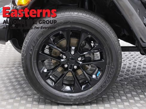 Used 2023 Jeep Wrangler Unlimited Sahara image 31