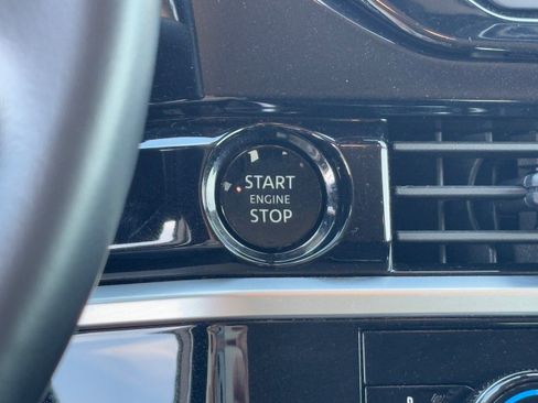 Used 2025 Nissan Pathfinder SV image 25