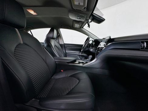 Used 2024 Toyota Camry SE image 29