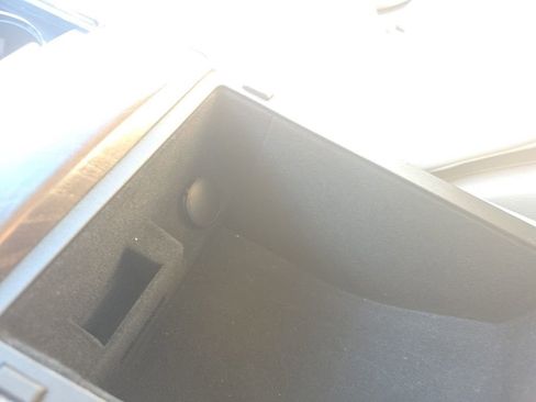 Used 2020 Lincoln Continental w/ Premium Package image 35